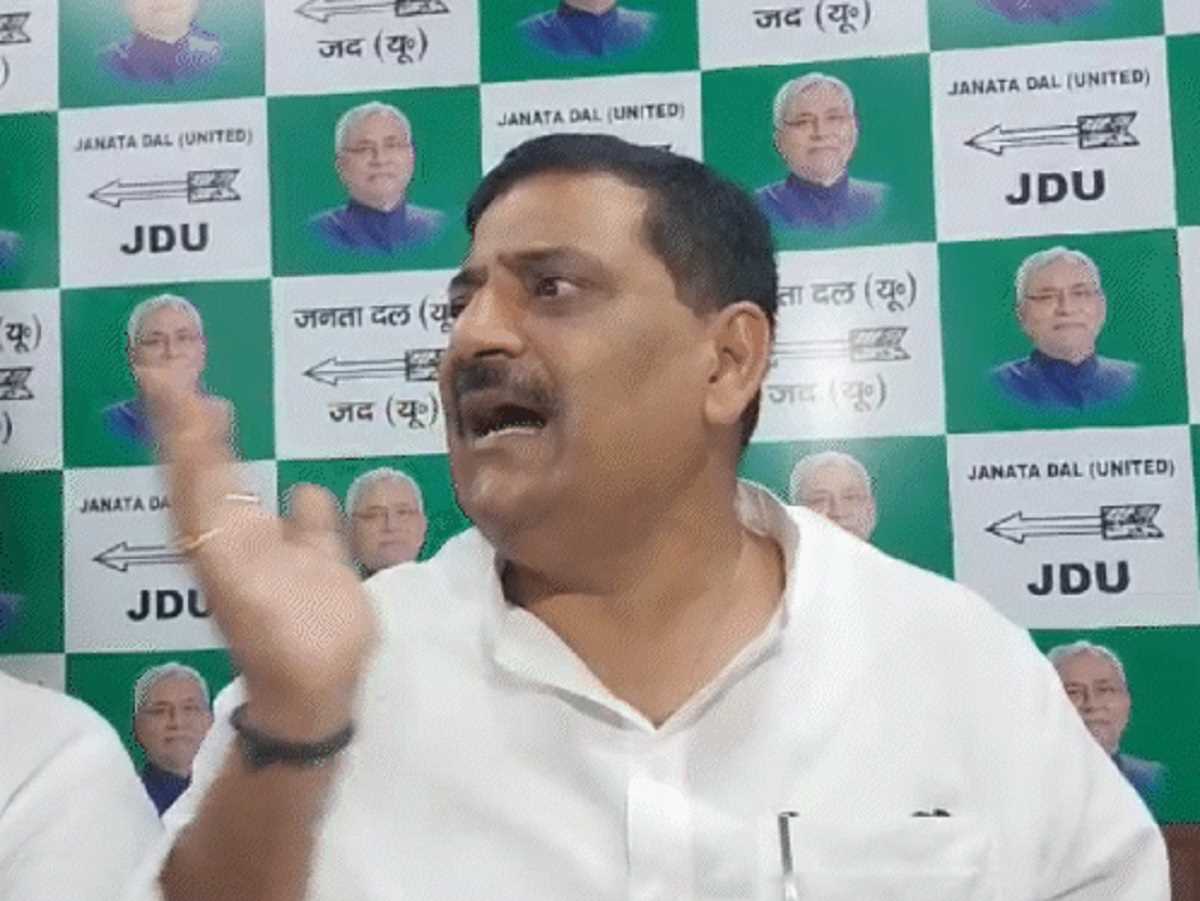 संजय झा ने एससी-एसटी कोटे में क्रीमी लेयर लागू नहीं करने के फैसले का किया स्वागत